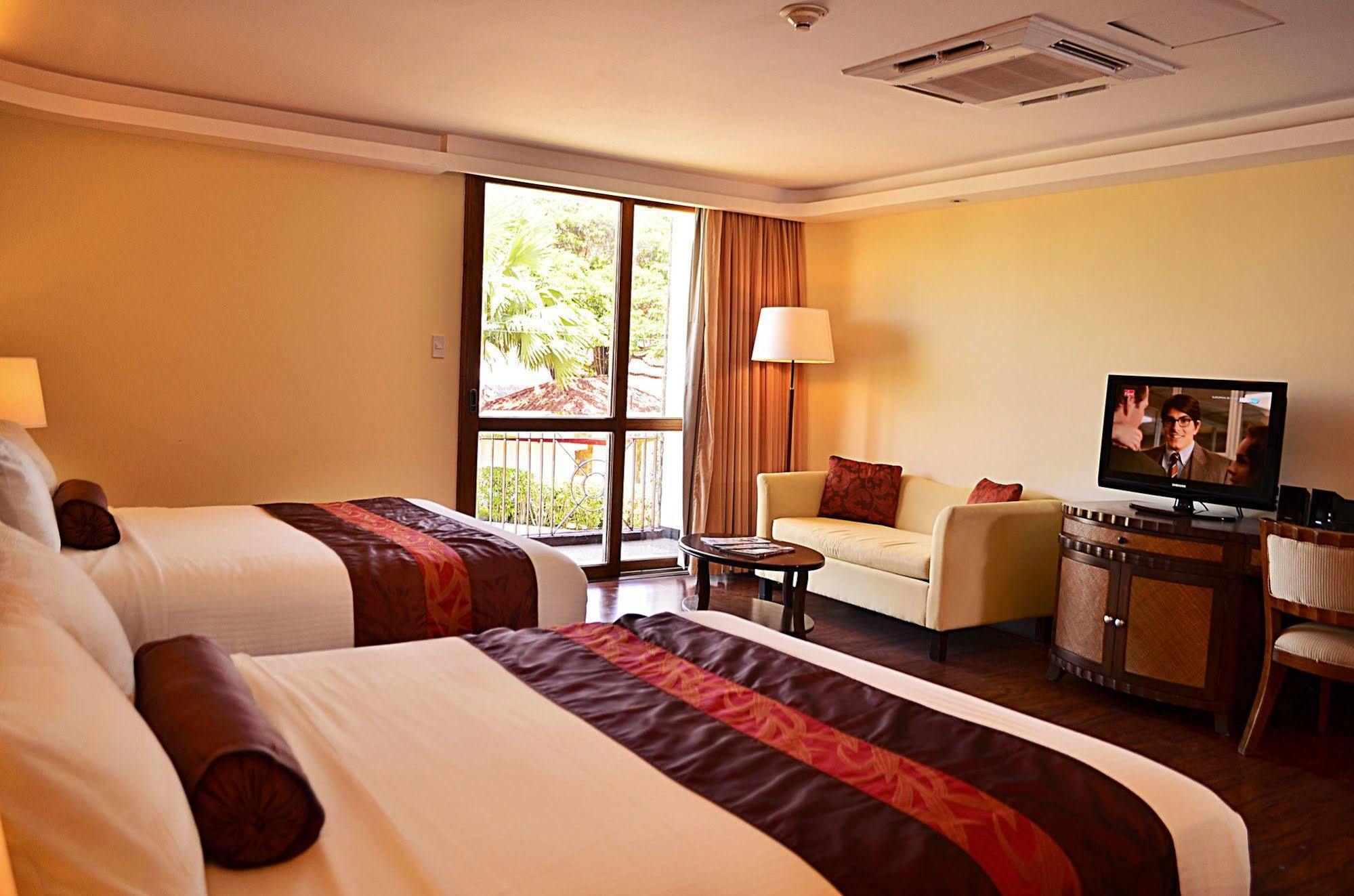 Thunderbird Resorts - Rizal Binangonan Esterno foto