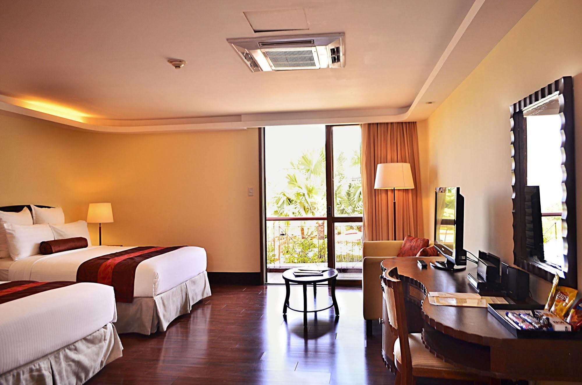 Thunderbird Resorts - Rizal Binangonan Esterno foto